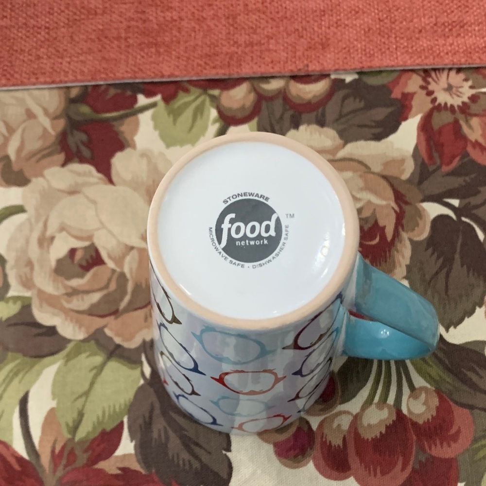 Food Network Penguin Mug with Light Blue Handle - Picture 3 of 4